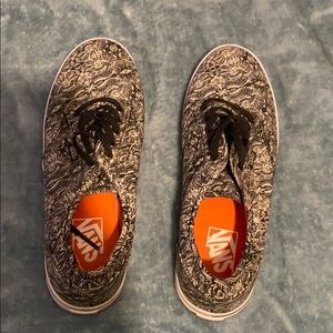 7.5 Black and White Henna Vans